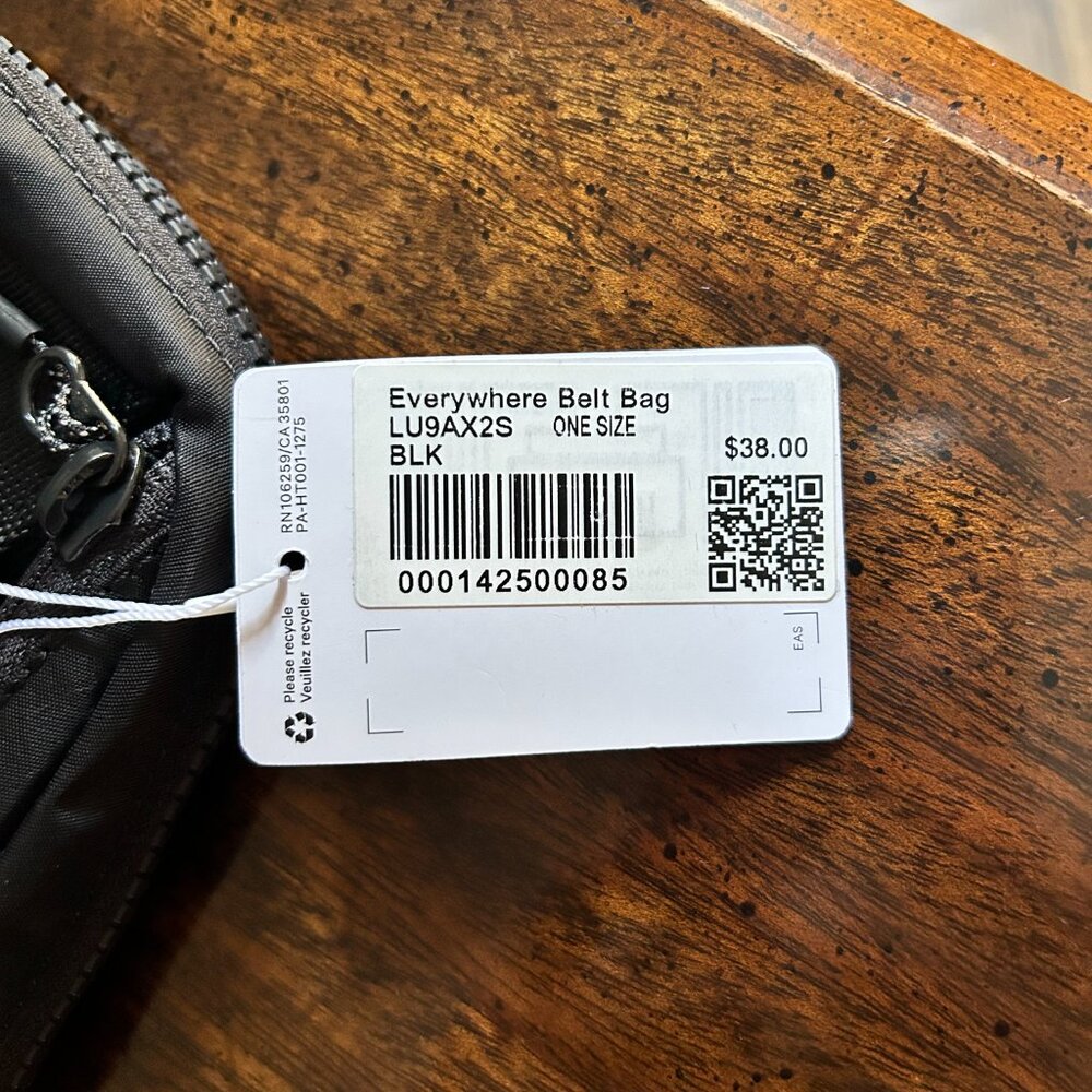 Lululemon Everywhere Belt Bag BNWT - Picture 2 of 2